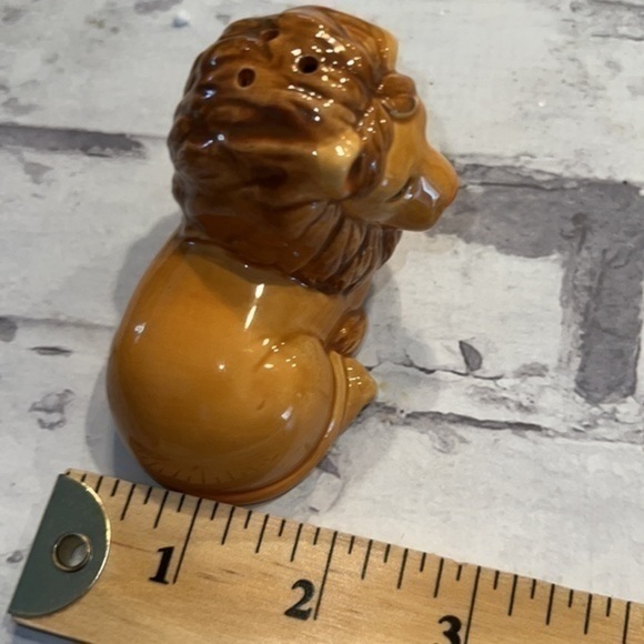 Vintage Resting Lion and Lioness Salt and Pepper Shakers 1989 - Picture 6 of 6